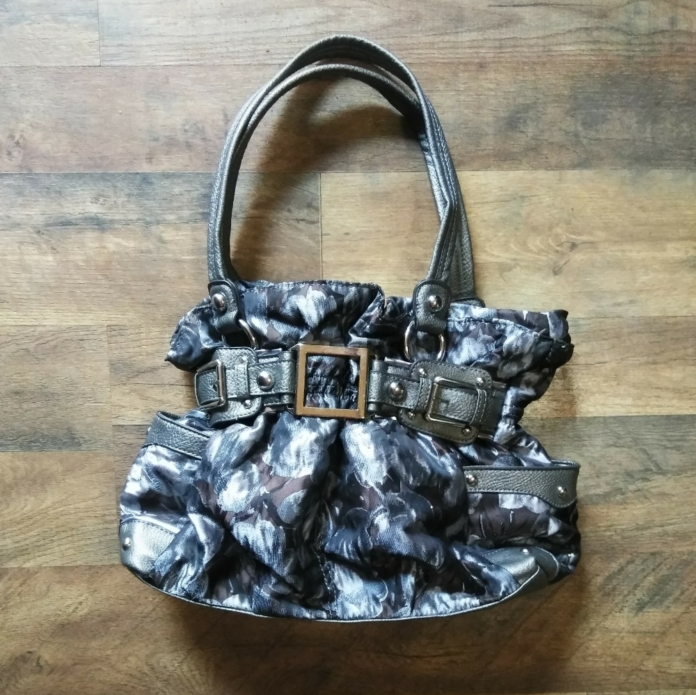Wilson's Leather Medium Sized Pocketbook